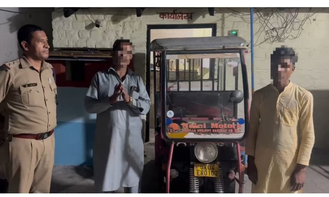 ई-रिक्शा की छत पर स्टंट – SSP नैनीताल ने लिया संज्ञान, त्वरित कार्यवाही