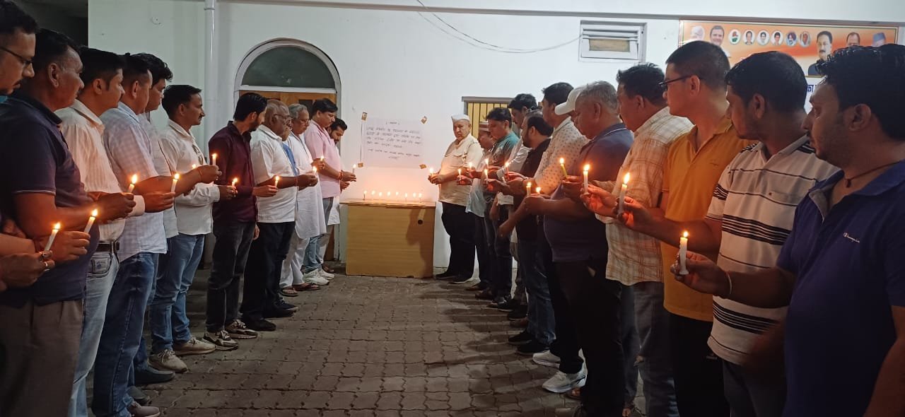 पहलगाम आतंकी हमले में रामनगर कांग्रेस जन ने मृतकों को दी श्रद्धांजलि।