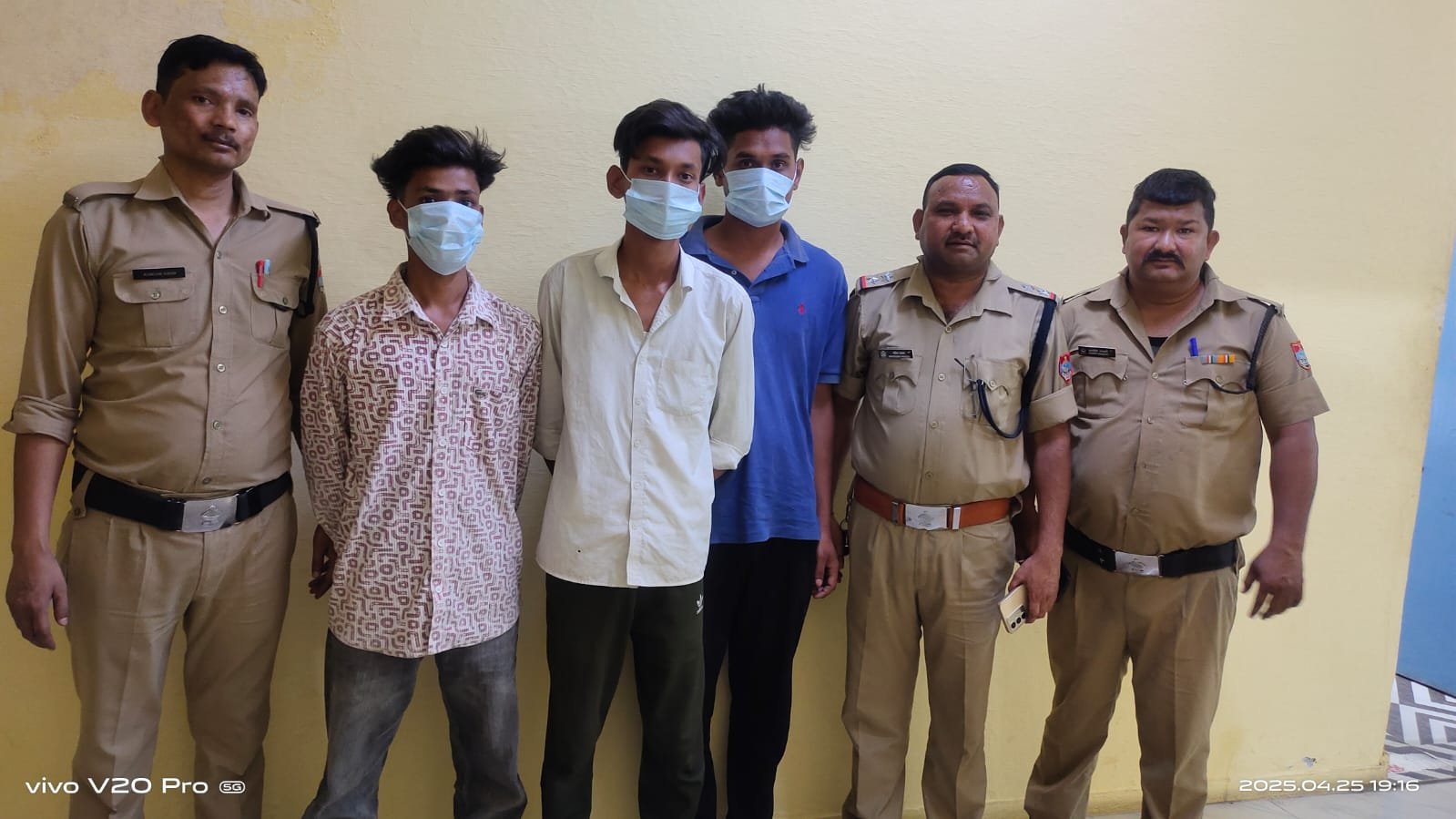 पुलिस द्वारा वांछित चल रहे 03 गैंगस्टर को किया गिरफ्तार*
