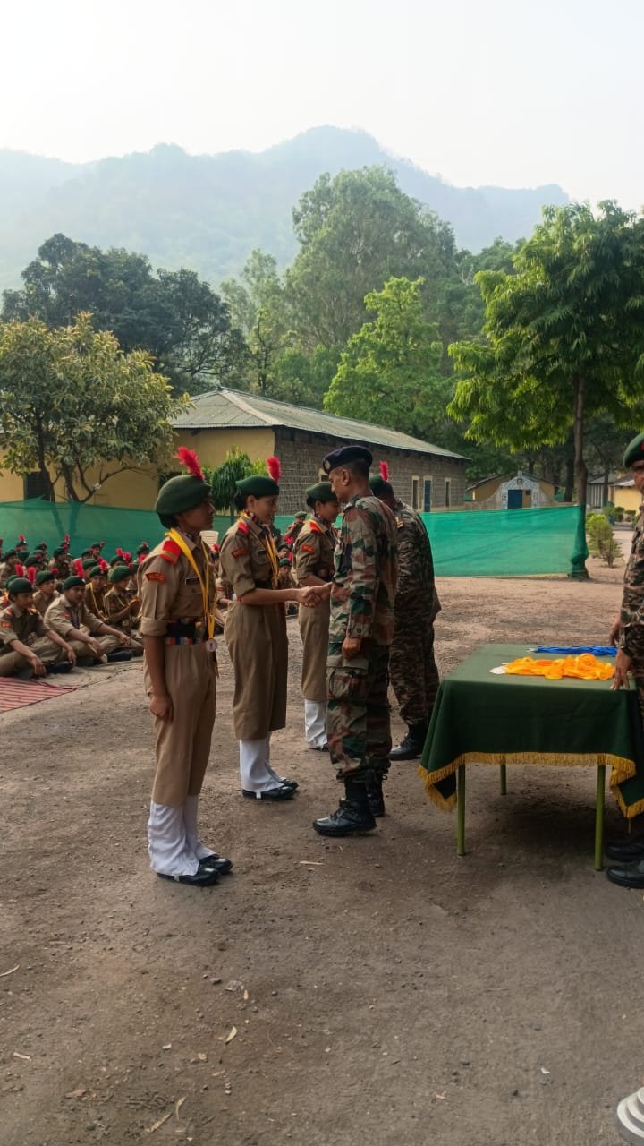 कठोर प्रशिक्षण और प्रेरणा के साथ एनसीसी शिविर संपन्न, कृतिका और आशीष को मिला श्रेष्ठ कैडेट सम्मान।