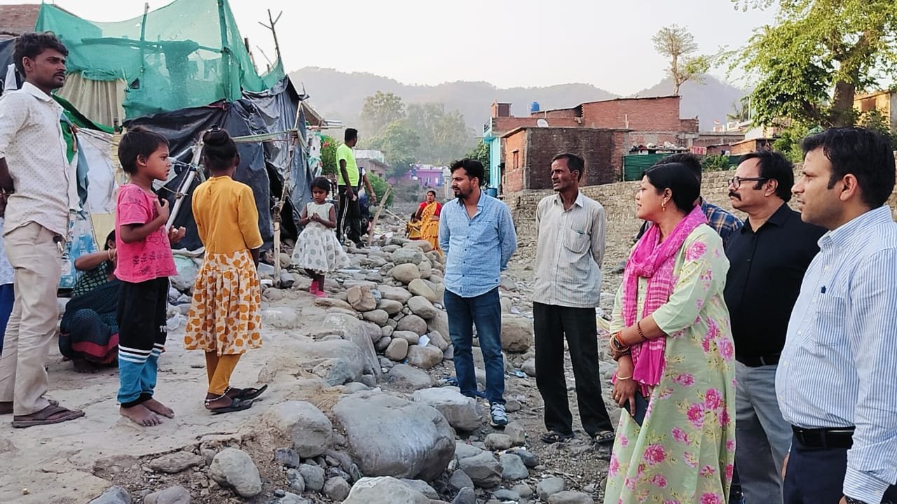 जलभराव रोकने की तैयारी तेज, SDM व नगर आयुक्त ने किया रकसिया नाले का निरीक्षण