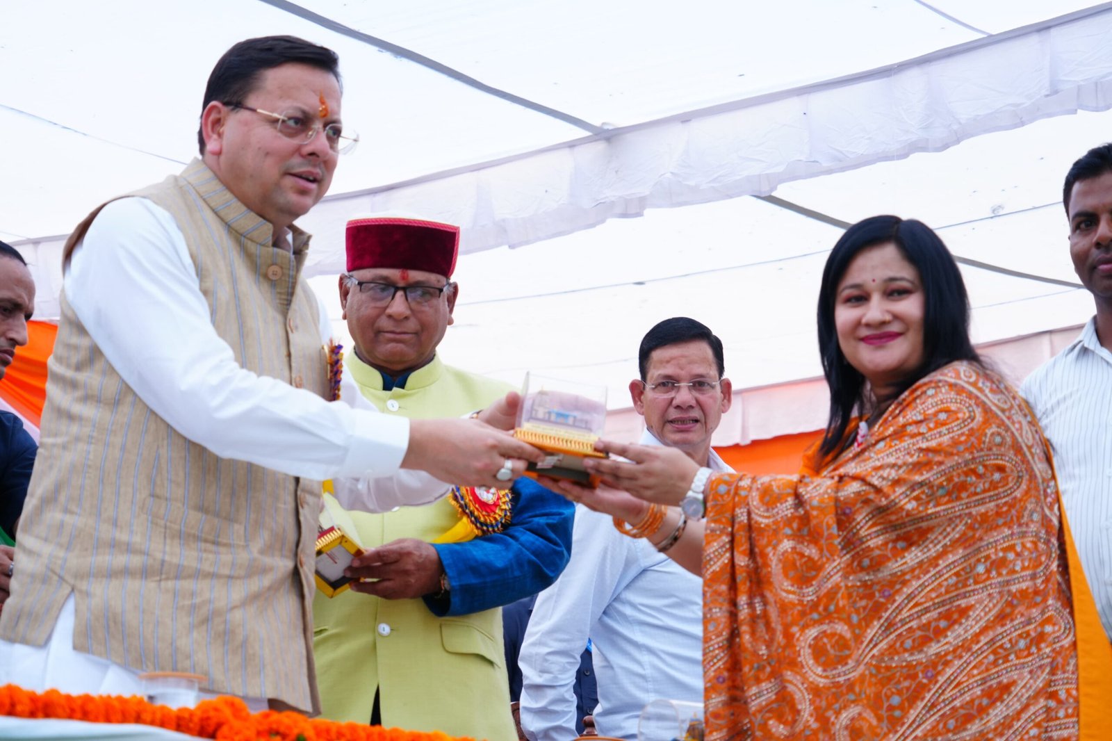 मुख्य कोषाधिकारी, एकाउन्टेन्ट कोषागार, नैनीताल को एक लाख 20 हजार रुपये रिश्वत लेते हुए रंगे हाथ किया गया गिरफ्तार