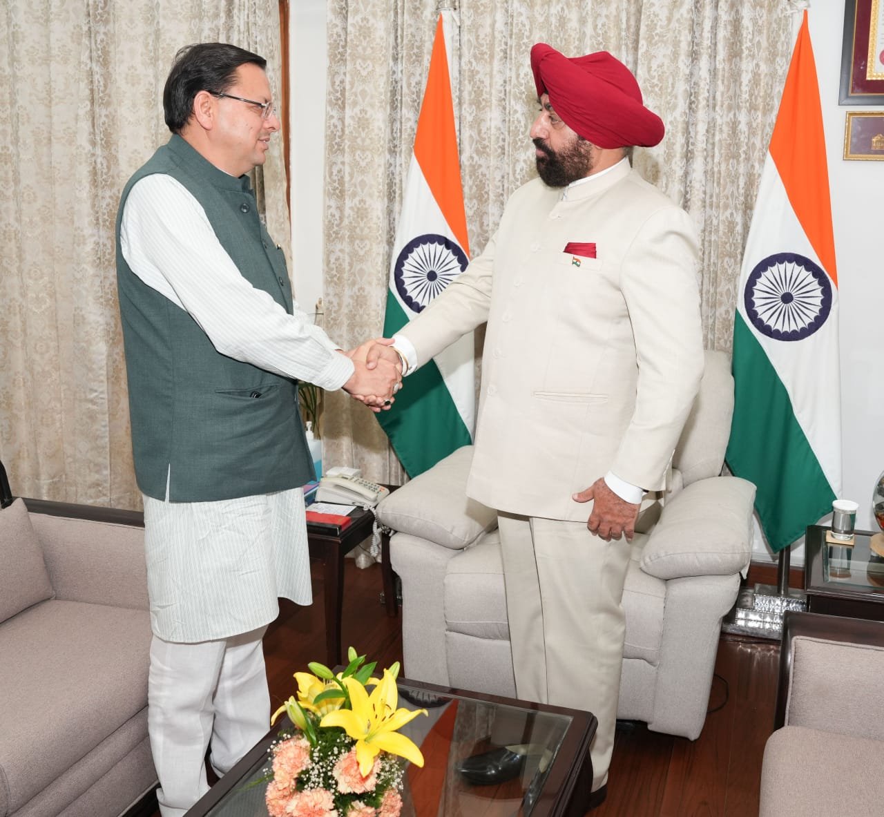 राज्यपाल गुरमीत सिंह से मुख्यमंत्री पुष्कर सिंह धामी की शिष्टाचार भेंट, समसामयिक विषयों पर हुई चर्चा