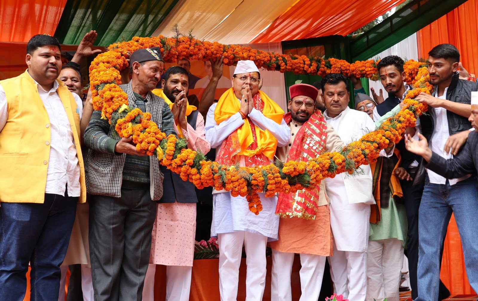 लाटू धाम में दर्शनोें के दौरान भारतीय सेना के शौर्य का भी मुख्यमंत्री ने किया अभिनन्दन