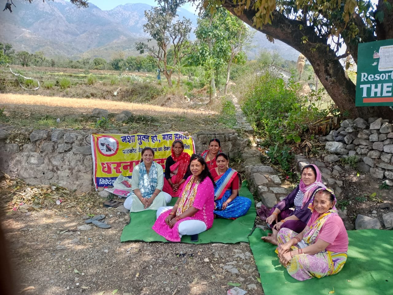 शराब दुकान के विरोध में 35 दिन से सड़कों पर महिलाएं, अब सीएम से गुहार।