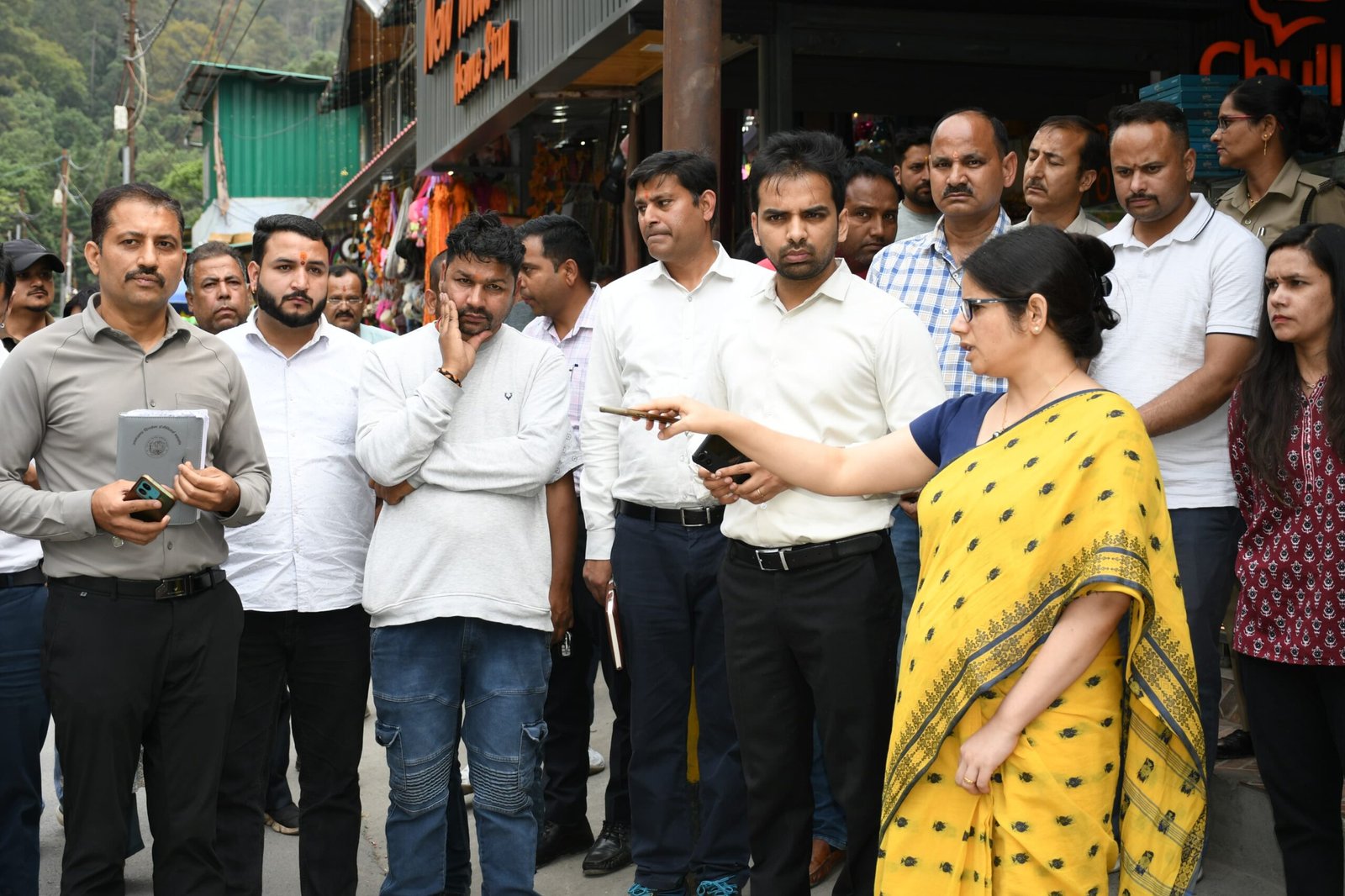 भवाली-नैनीताल बाईपास, पार्किंग और हेलीपैड सहित कई परियोजनाओं का जिलाधिकारी ने किया निरीक्षण”