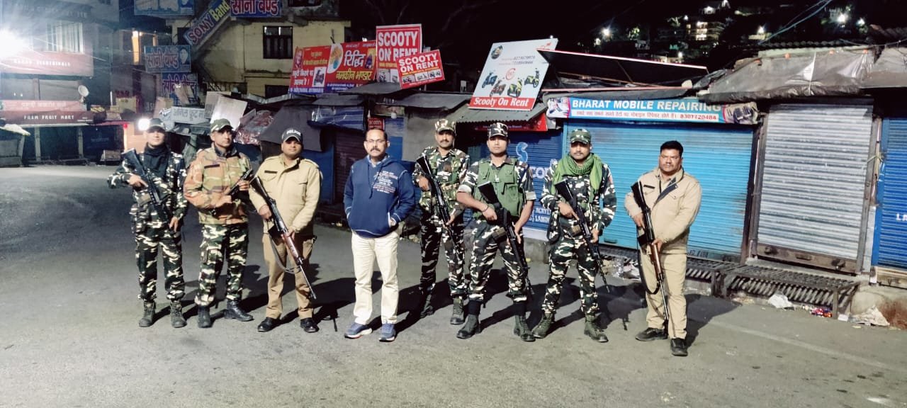 नैनीताल पुलिस का रात्रि चैकिंग अभियान*  *हर चप्पे पर पुलिस की मौजूदगी, आपकी सुरक्षा हमारी जिम्मेदारी*