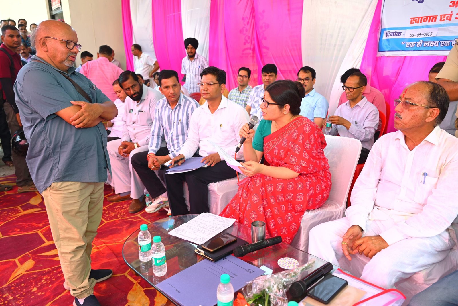 जिलाधिकारी ने सुनाया सख्त संदेश: नियमविहीन काम अब नहीं चलेंगे।