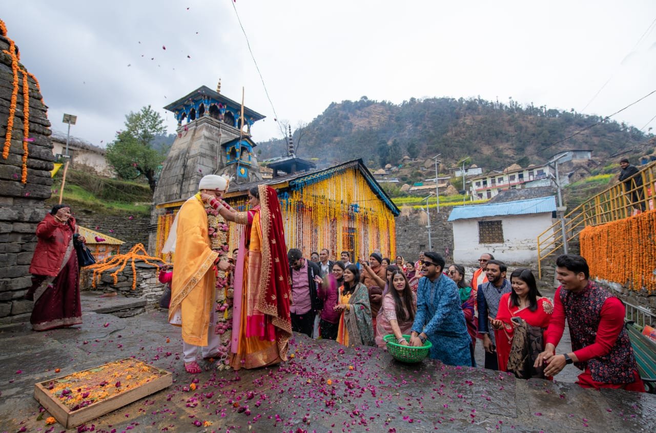 वेड इन उत्तराखंड त्रिजुगीनारायण में शादी के लिए दुनिया भर से आ रहे हैं जोड़े