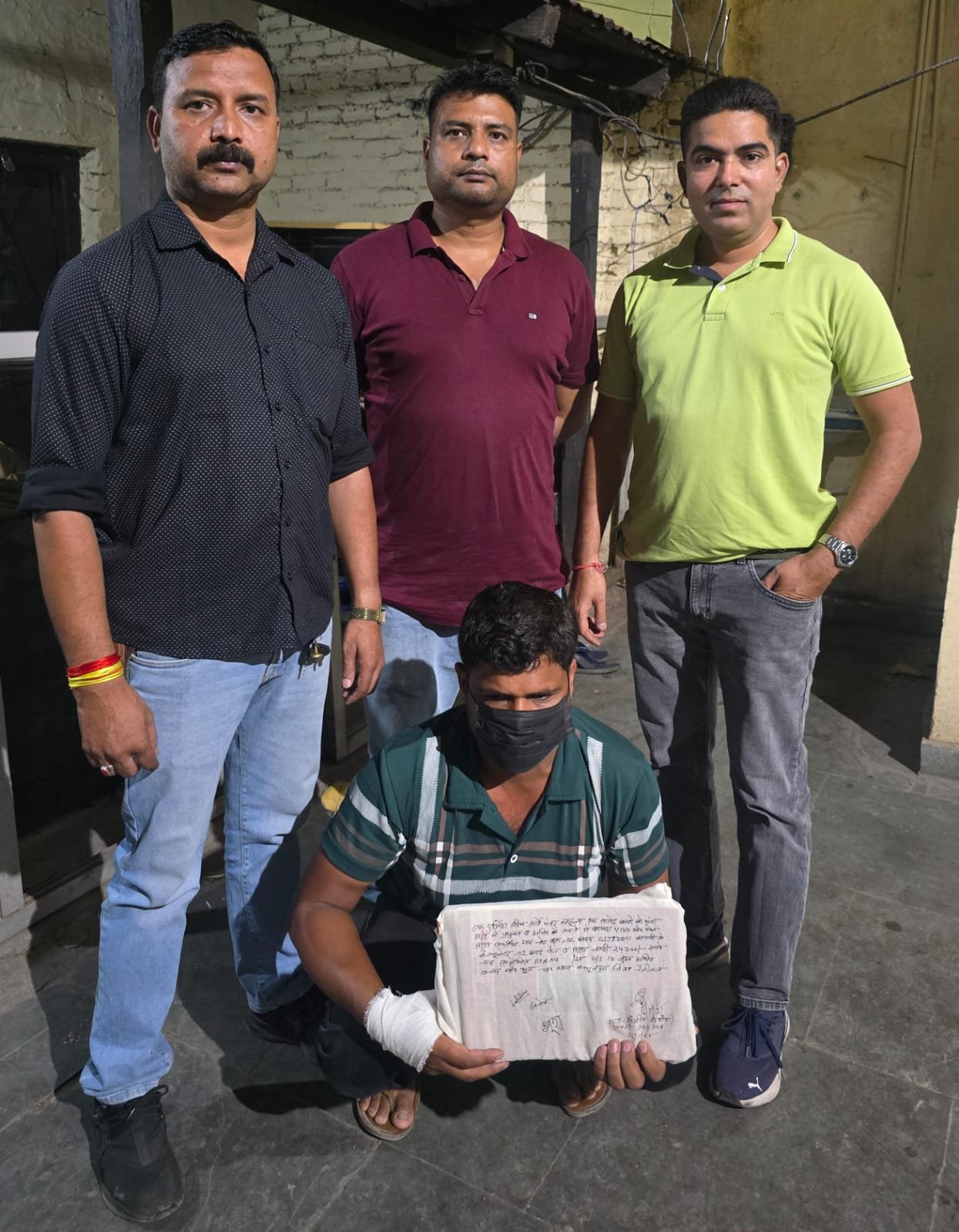 सट्टा पर्ची, मोबाइल और हजारों की नकदी के साथ युवक गिरफ्तार।