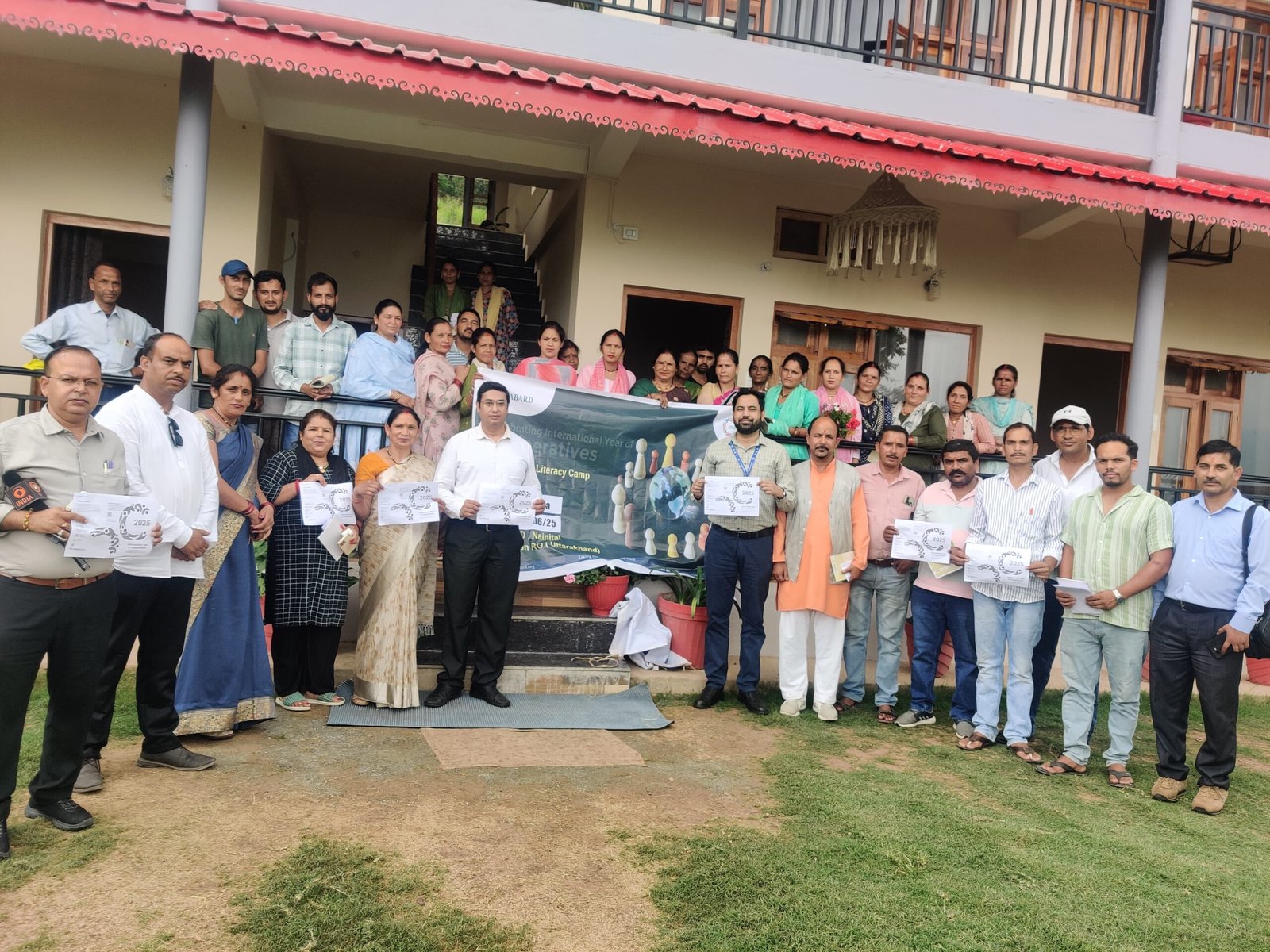 नाबार्ड की पहल — सहकारिता के महत्व पर किसानों व महिलाओं को किया जागरूक।