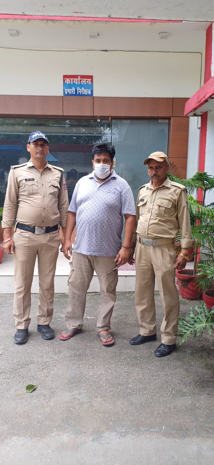 लंबे समय से फरार चल रहा आरोपी पुलिस गिरफ्त में।