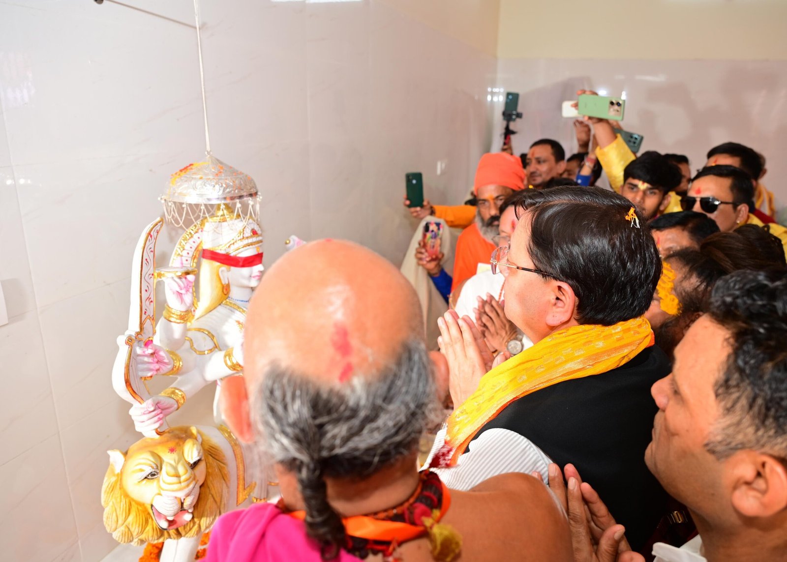 मुख्यमंत्री ने हल्द्वानी स्थित कालू सिद्ध मंदिर में प्राण प्रतिष्ठा महोत्सव में की पूजा-अर्चना।