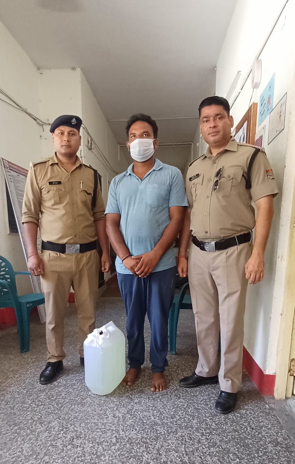रामनगर पुलिस की कार्रवाई: 20 लीटर कच्ची शराब के साथ तस्कर दबोचा।