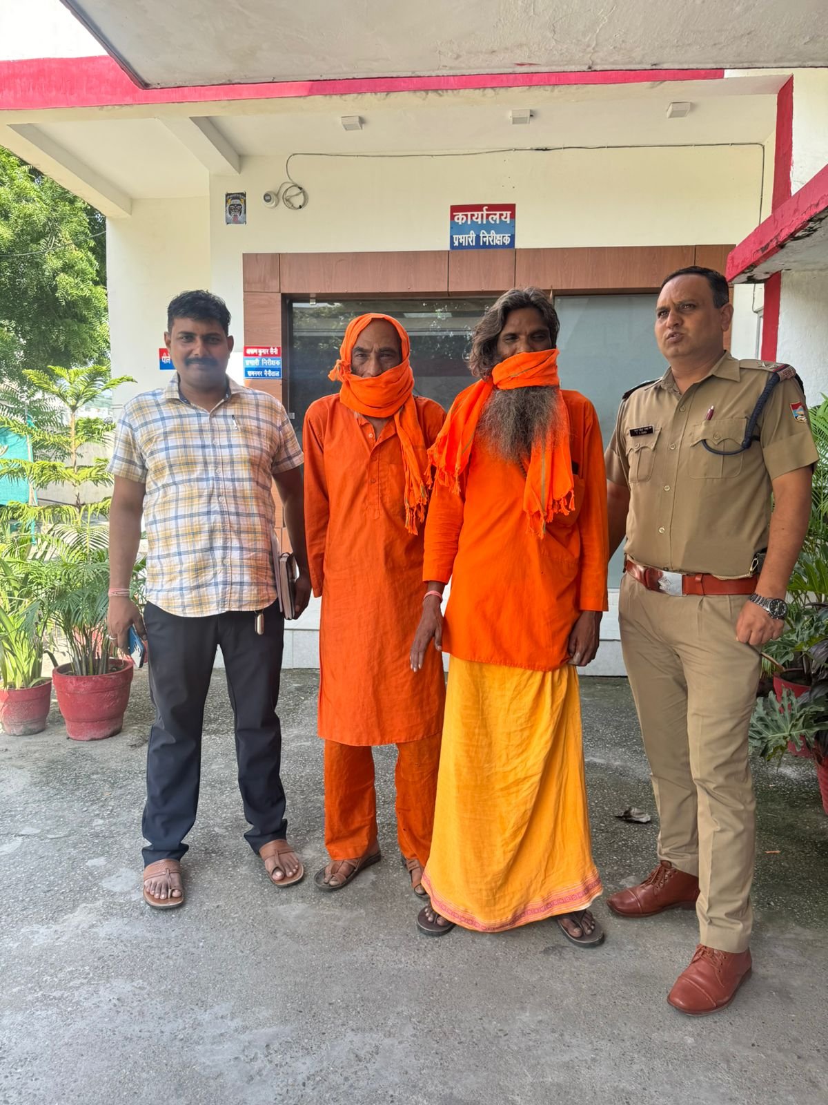 रामनगर पुलिस की कार्रवाई: धार्मिक स्थलों से पकड़े गए दो संदिग्ध बाबा।