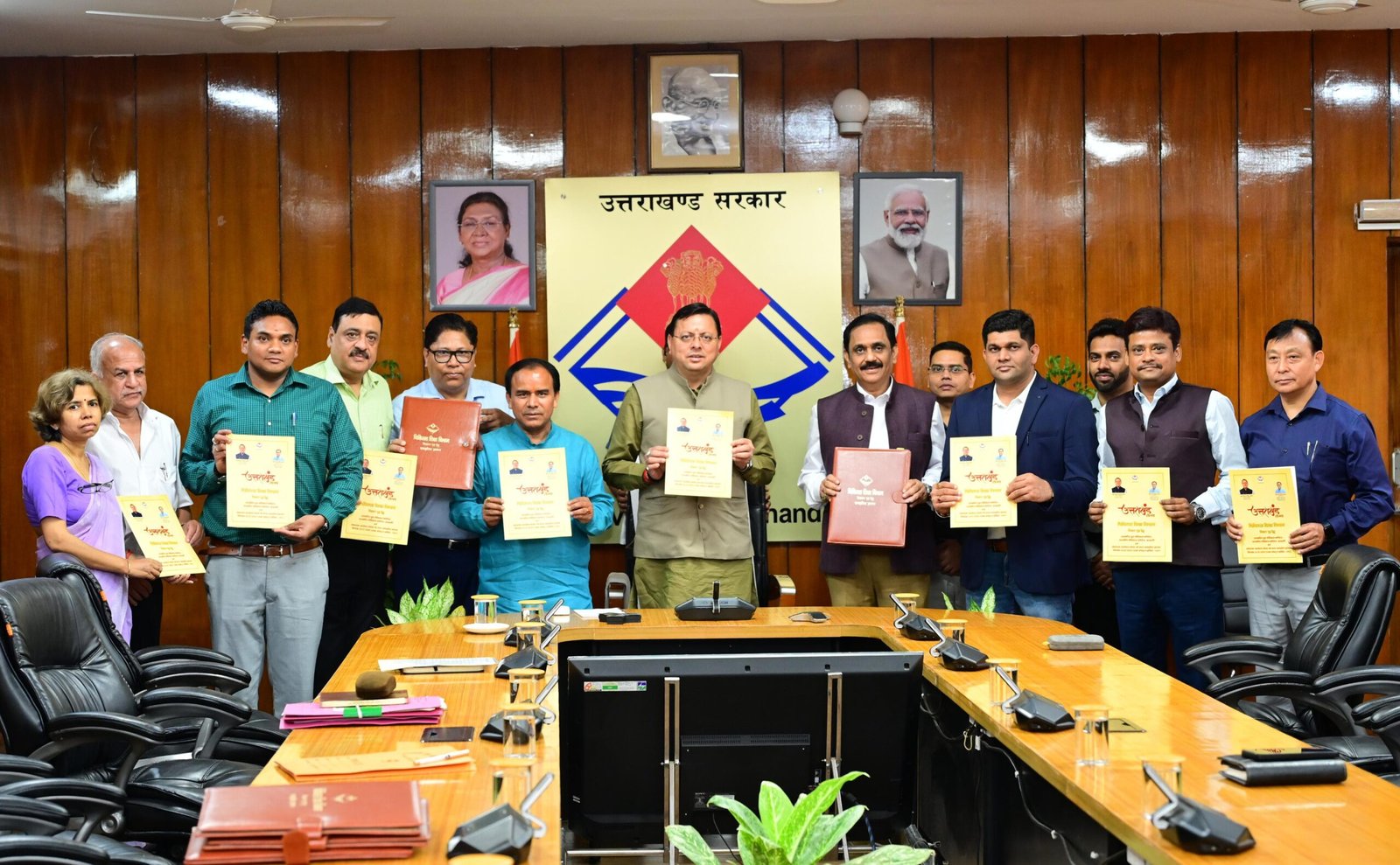 देहरादून व हल्द्वानी मेडिकल कॉलेजों में तीमारदारों के लिए बनेंगे 350-350 बिस्तरों के विश्राम गृह