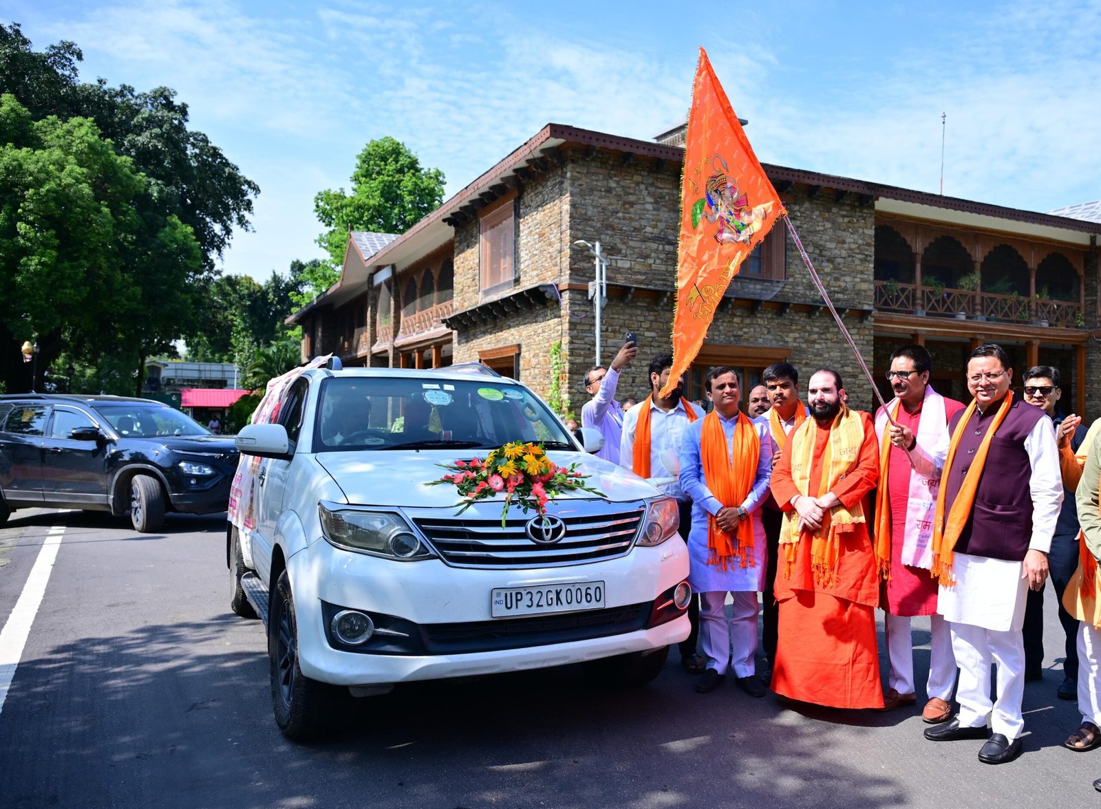 मुख्यमंत्री श्री पुष्कर सिंह धामी ने की कुशीनगर सूर्य मूर्ति जलाभिषेक हेतु कलश यात्रा का फ्लैग ऑफ