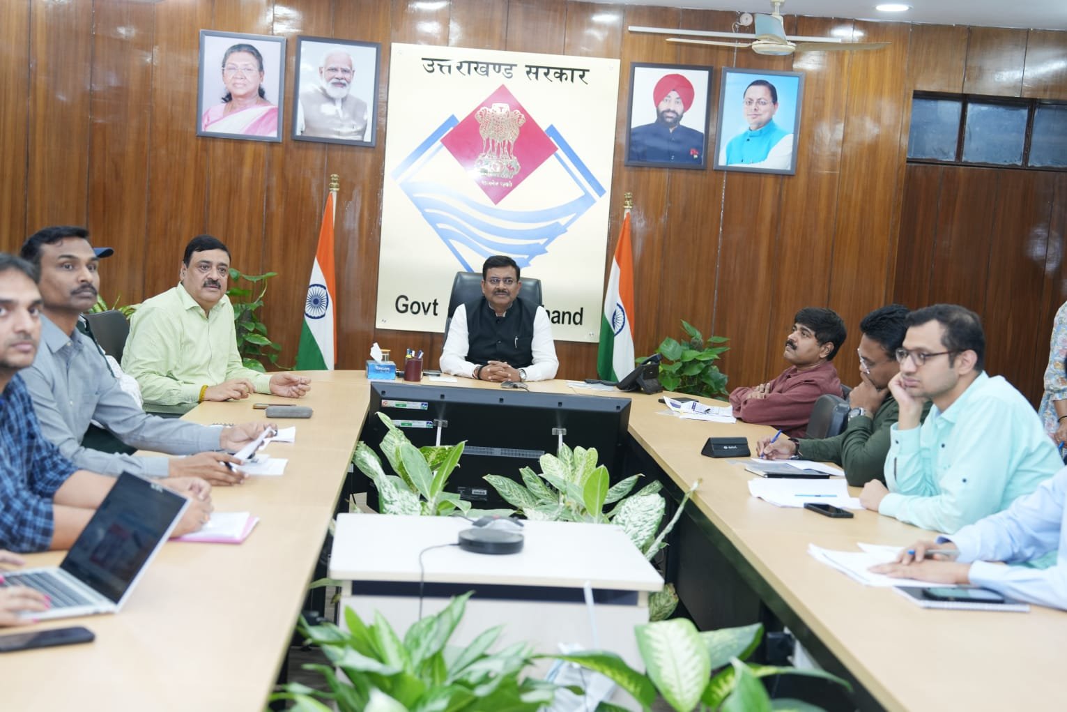 उत्तराखंड EV पॉलिसी-2025 का ड्राफ्ट प्रस्तुत, ग्रीन ट्रांसपोर्ट को मिलेगा बढ़ावा: मुख्य सचिव आनंद बर्धन
