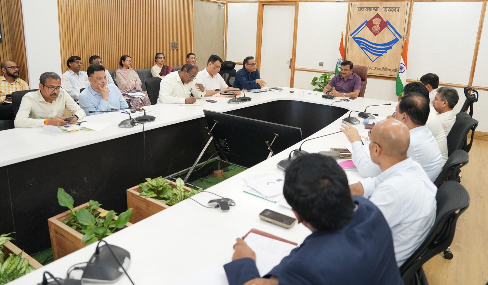 उत्तराखण्ड में शेल्फ ऑफ प्रोजेक्ट्स की समीक्षा बैठक, मुख्य सचिव ने सभी विभागों को पोर्टल पर प्राथमिकता निर्धारण के निर्देश दिए