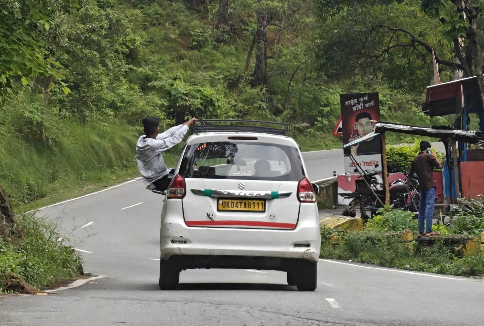 यातायात नियमों की अनदेखी पर नैनीताल पुलिस की बड़ी कार्रवाई, स्टंटबाज भी चपेट में”