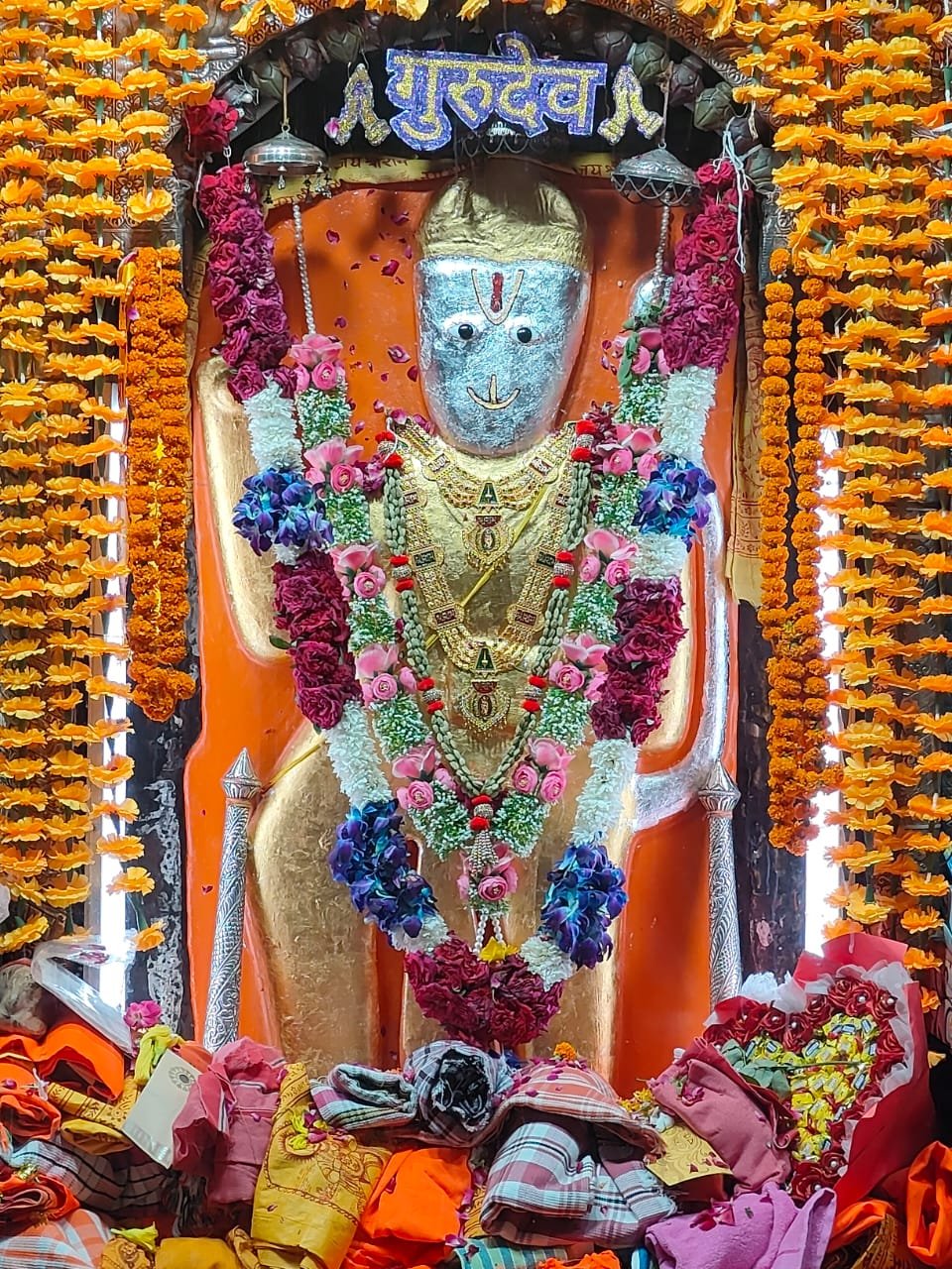 बालाजी मंदिर में गुरु पूर्णिमा पर्व पर उमड़ा श्रद्धा का सागर।