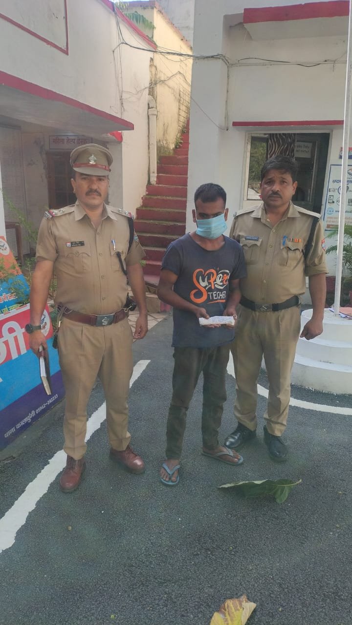 पुलिस की सख्त कार्यवाही, अवैध चाकू के साथ अभियुक्त गिरफ्तार*