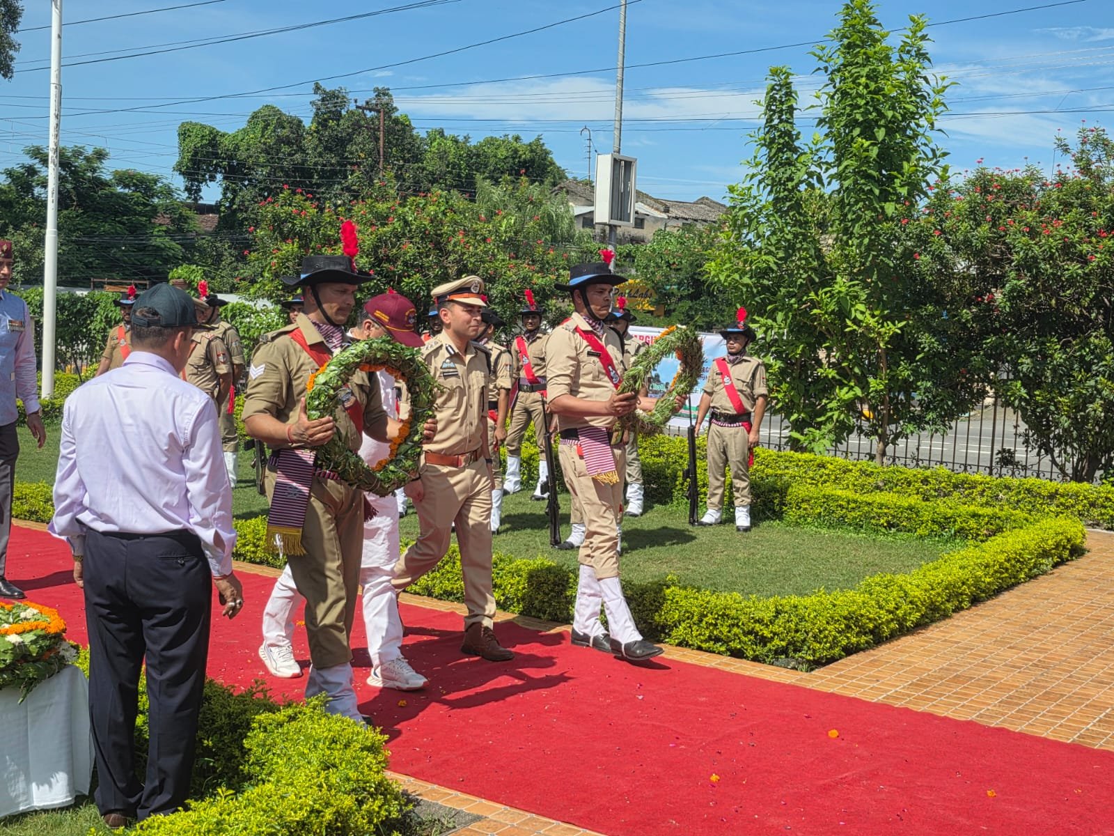 कारगिल विजय दिवस पर एसएसपी नैनीताल ने युद्ध स्मारक हल्द्वानी में अमर शहीदों को दी श्रद्धांजलि