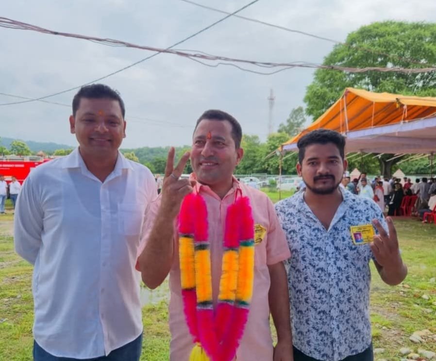 क्यारी गांव में फिर लहराया नवीन सती का परचम, विनोद बुधानी को 20 वोटों से हराया🔸