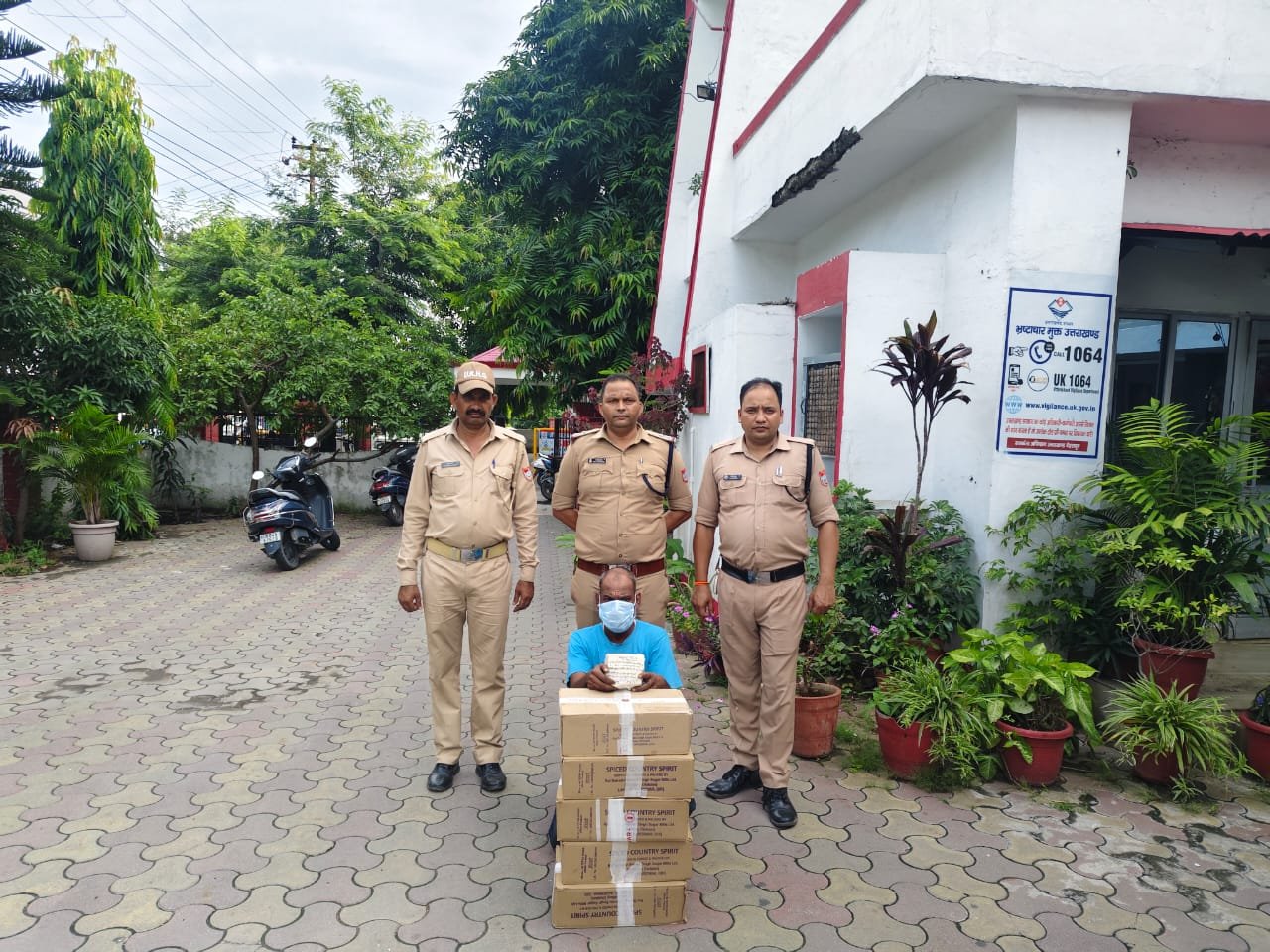 पंचायती चुनाव के मद्देनज़र पुलिस सतर्क, अवैध शराब के साथ एक तस्कर गिरफ्तार।
