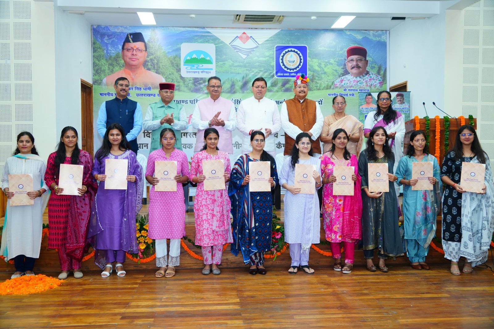 उत्तराखंड में सरकारी नौकरियों की रफ्तार तेज, मुख्यमंत्री ने 187 चयनित अभ्यर्थियों को सौंपे नियुक्ति पत्र