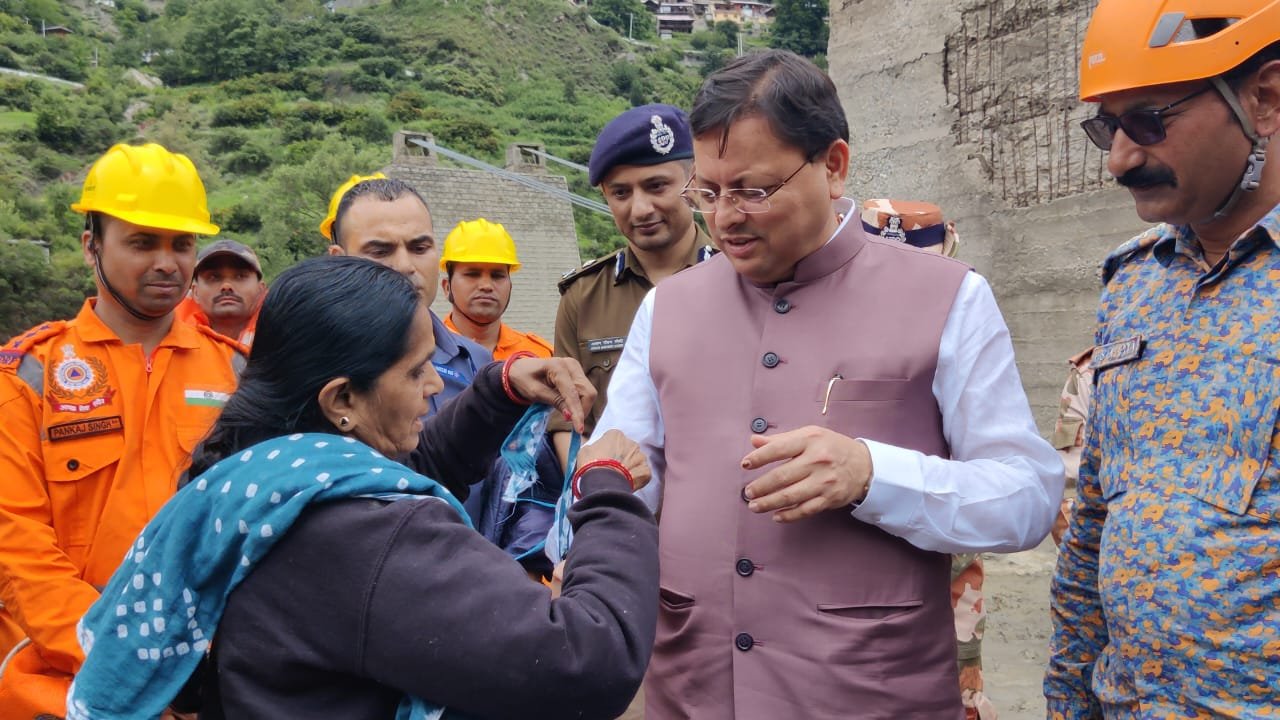 राखी, राहत और रिश्ता – आपदा के बीच मानवीय संवेदनाओं का मार्मिक दृश्य