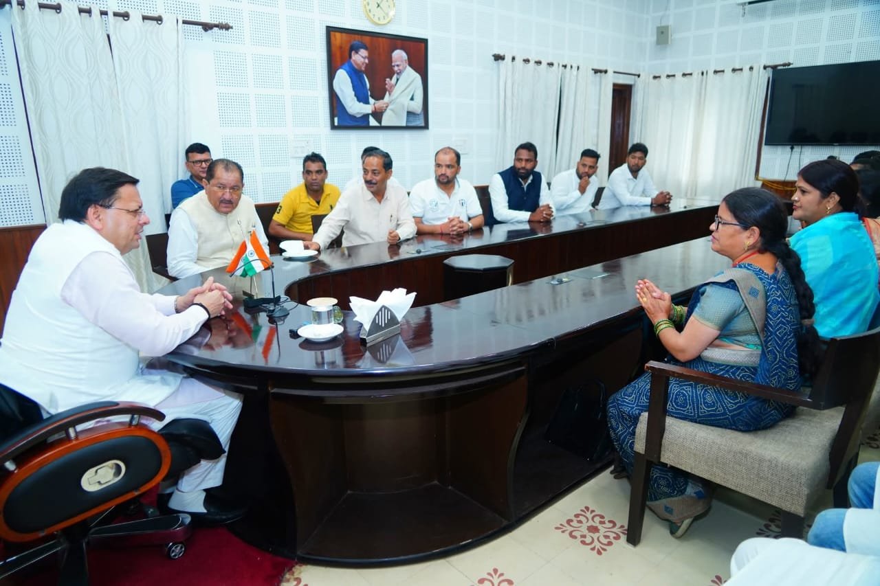 त्रिस्तरीय पंचायत चुनाव विजेताओं से मुख्यमंत्री ने की मुलाकात, दी आत्मनिर्भर पंचायतों की अपील