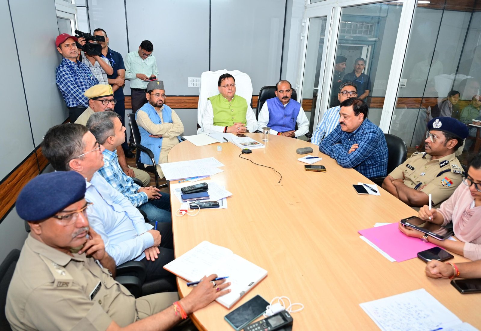 सीएम ने आपदा प्रबंधन की समीक्षा बैठक में दिए कड़े निर्देश, केंद्र सरकार का जताया आभार। 