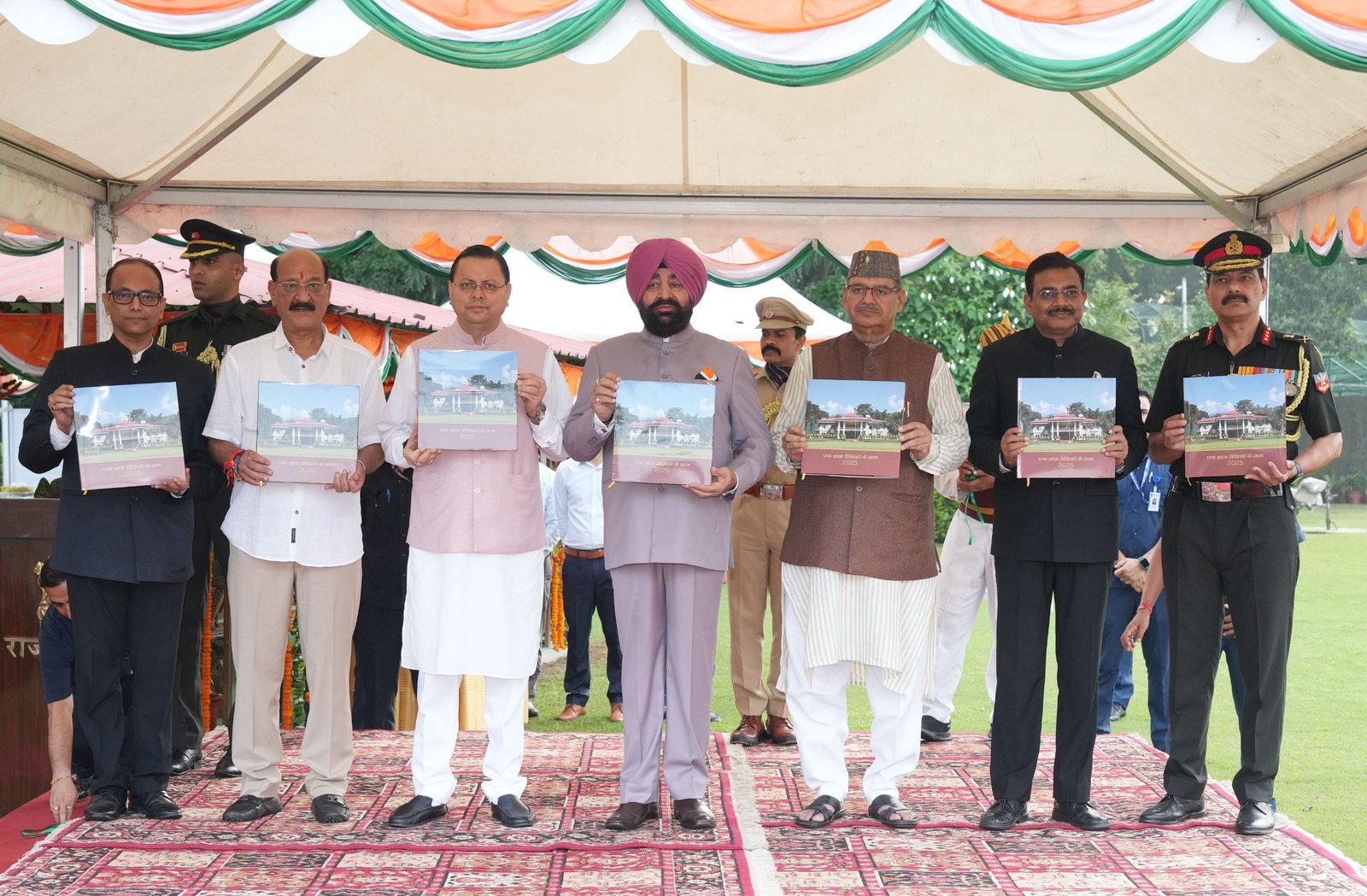 राज्यपाल गुरमीत सिंह और सीएम धामी ने स्वतंत्रता दिवस पर नई पुस्तकों का किया शुभारंभ