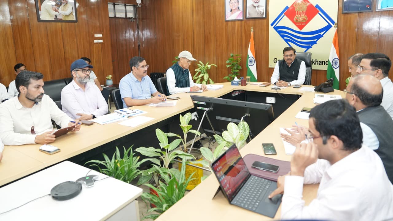 मुख्य सचिव ने धराली आपदा प्रभावित क्षेत्रों के राहत एवं पुनर्वास कार्यों की समीक्षा की”