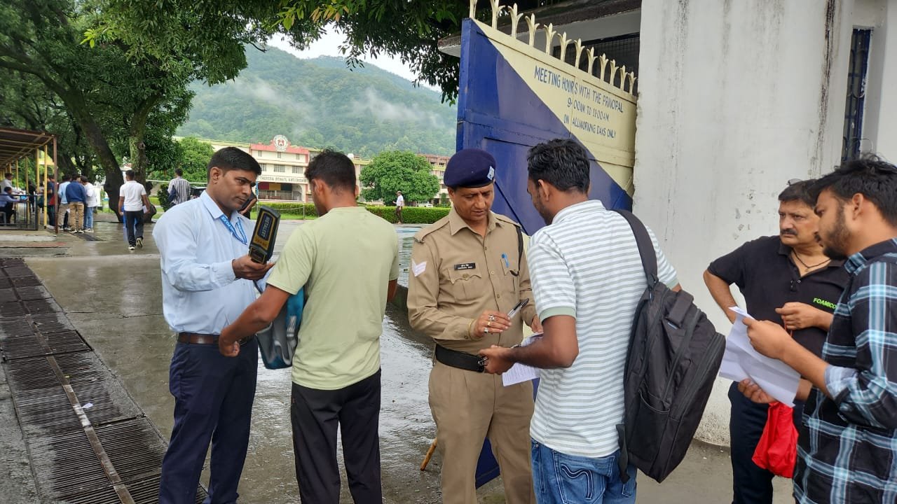 उत्तराखण्ड पुलिस भर्ती परीक्षा 2025: नकलमुक्त संचालन हेतु SSP नैनीताल के कड़े निर्देश, पुलिस अलर्ट मोड पर 🛡️