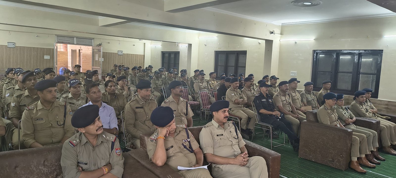 नंदा देवी महोत्सव: SSP नैनीताल ने सुरक्षा एवं यातायात व्यवस्था को लेकर सुरक्षाकर्मियों को किया ब्रीफ