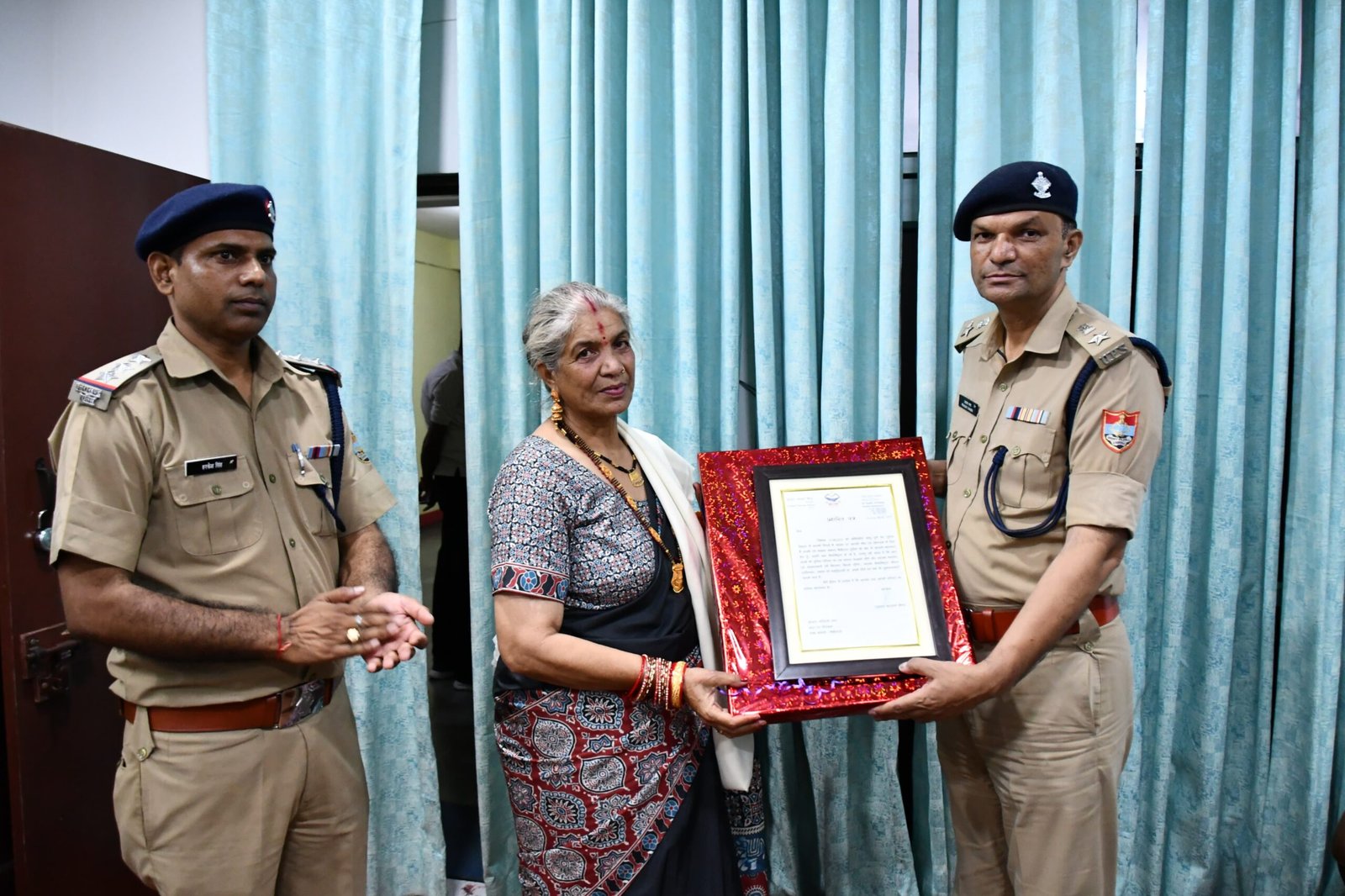 उत्तराखंड पुलिस के नैनीताल जिले से सेवानिवृत्त हो रही अपर उपनिरीक्षक को एसपी सिटी हल्द्वानी ने किया सम्मानित, स्वस्थ्य जीवन और उज्ज्वल भविष्य की शुभकामनाओं के साथ दी विदाई 💐*