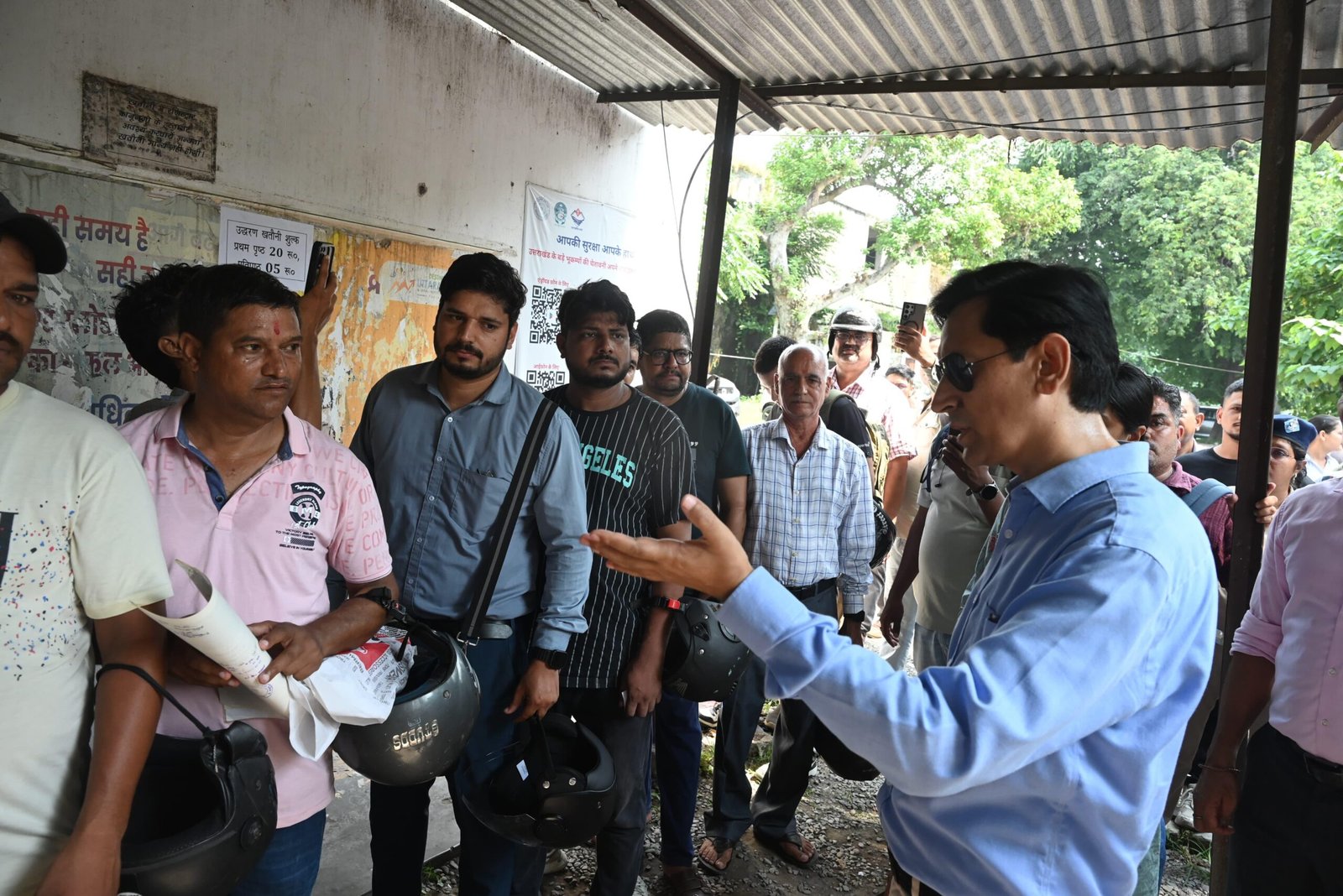 अनुशासनहीनता पर सख्ती – आयुक्त ने कानूनगो के घर जाकर फाइलों की जांच की, कार्रवाई के निर्देश।
