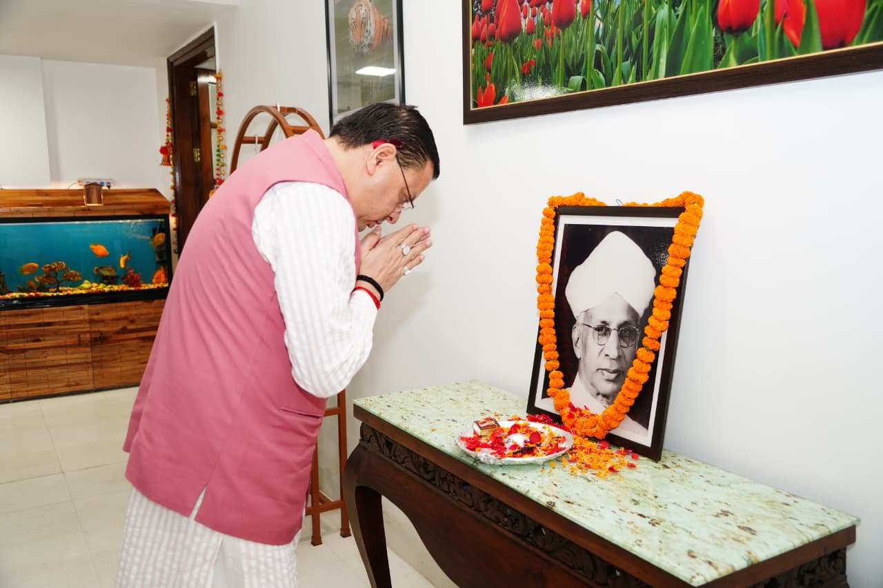 मुख्यमंत्री ने डॉ. सर्वपल्ली राधाकृष्णन को श्रद्धांजलि दी, देशभर के शिक्षकों को दी शुभकामनाएँ