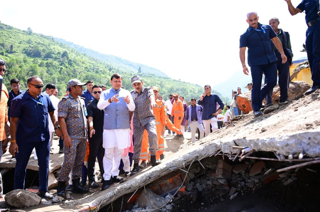 अधिकारियों को निर्देश – राहत एवं रेस्टोरेशन कार्यों में न रहे कोई कसर मृतकों के परिजनों को प्रदान की 5-5 लाख के सहायता राशि