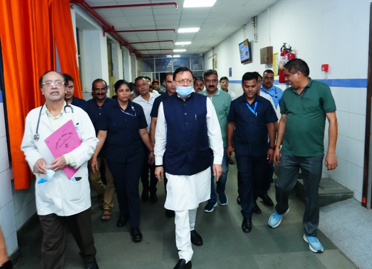 मुख्यमंत्री  पुष्कर सिंह धामी द्वारा दून अस्पताल का निरीक्षण, मरीजों से सीधे संवाद कर जानी उनकी स्वास्थ्य सेवाओं की स्थिति।