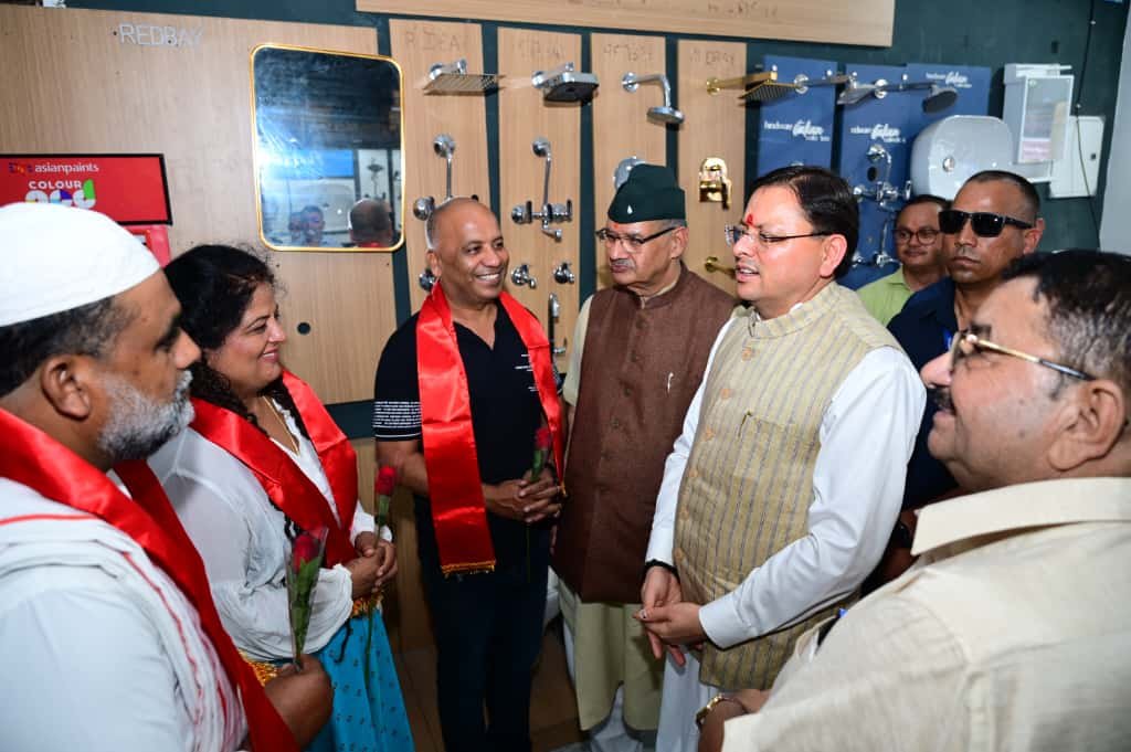 मुख्यमंत्री ने सहस्त्रधारा क्रॉसिंग बाजार का किया निरीक्षण, स्वदेशी उत्पादों को बढ़ावा देने पर दिया बल