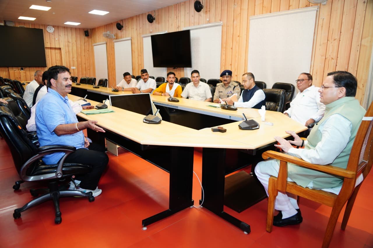 मुख्यमंत्री से राजकीय शिक्षक संघ की मुलाकात, मांगों के समाधान का आश्वासन