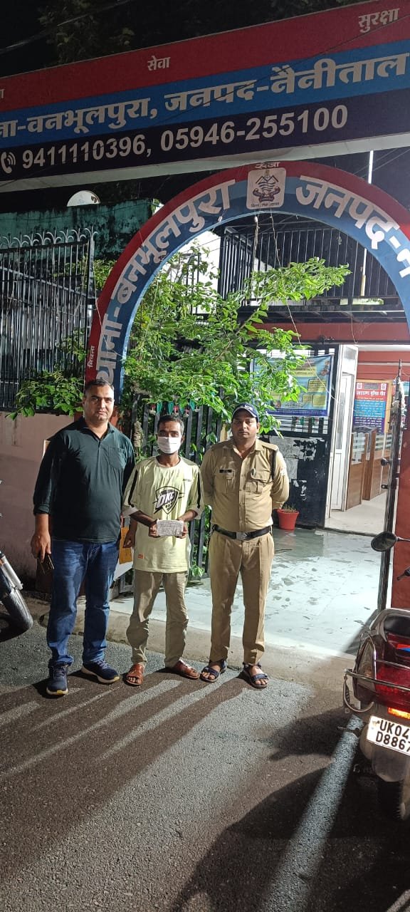 बनभूलपुरा पुलिस ने सट्टे की खाई बाडी करते एक व्यक्ति को किया गिरफ्तार।