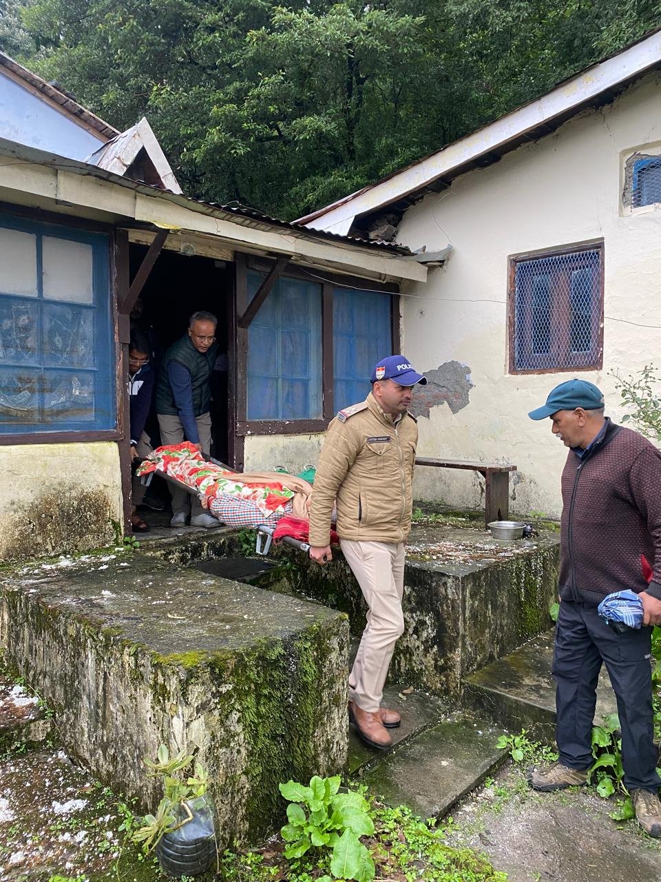 *वरिष्ठ नागरिकों की मदद में आगे — एसएसपी नैनीताल के दिशा-निर्देशन पर तल्लीताल पुलिस की संवेदनशील पहल*