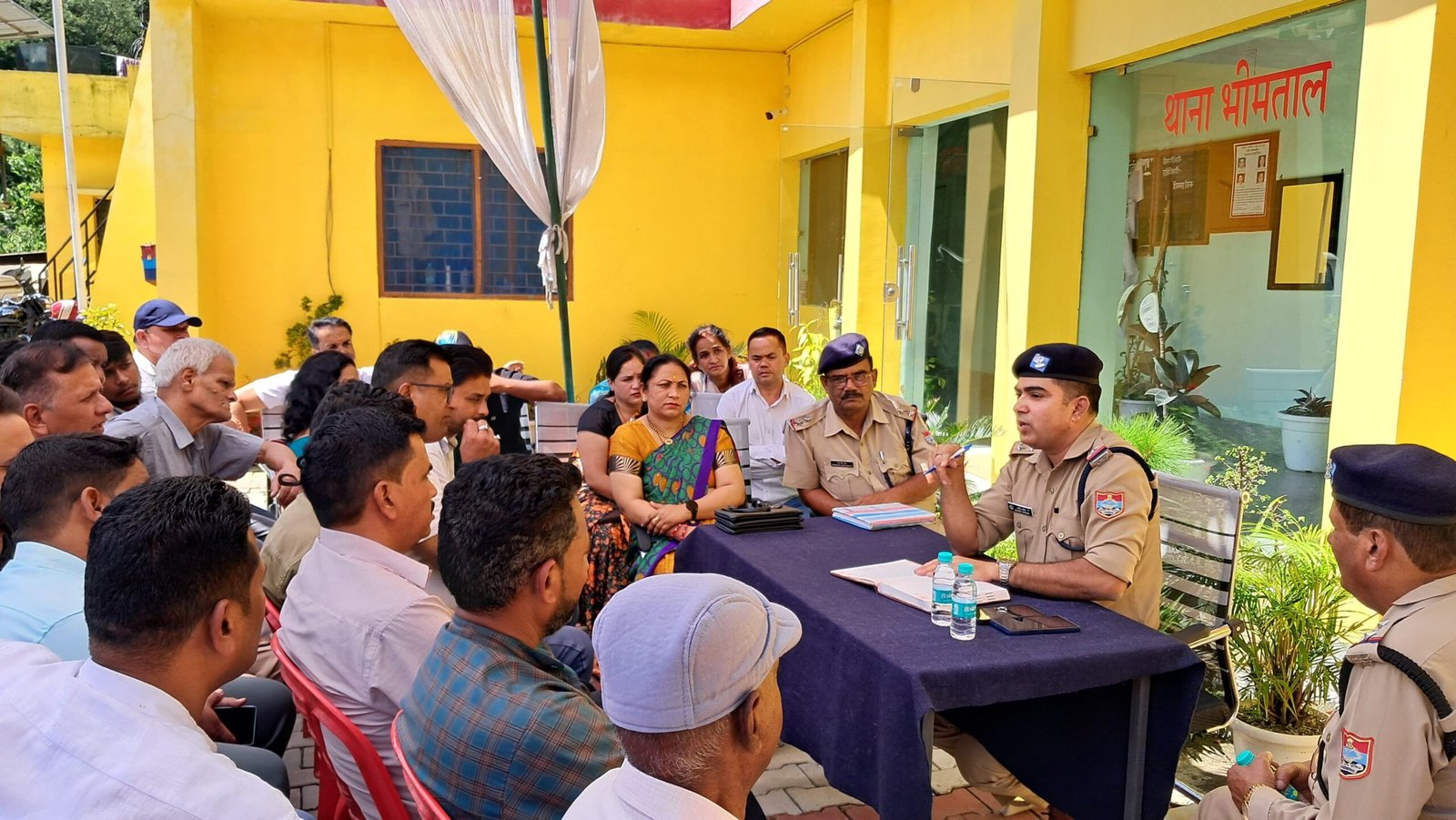 भीमताल पुलिस की पहल, जनता की समस्याएँ सुनी, समाधान का दिया भरोसा।