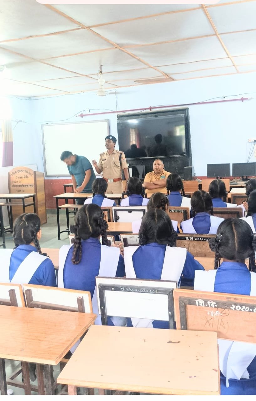नैनीताल पुलिस की पहल – स्कूली बच्चों और ग्रामीणों को नशा, यातायात व साइबर सुरक्षा को लेकर जागरूक किया गया।