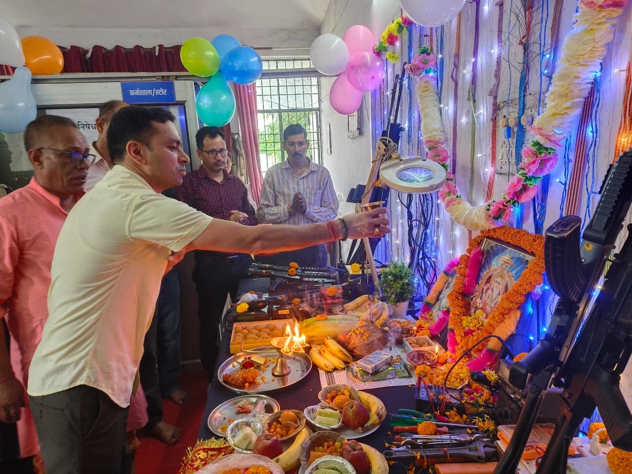 भव्य पूजन के साथ एसएसपी मीणा ने पुलिस बल को दी विश्वकर्मा जयंती की शुभकामनाएँ
