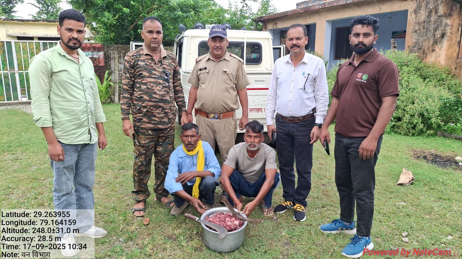 तराई पश्चिमी वन प्रभाग की बड़ी कार्रवाई – चीतल मांस सहित 02 शिकारी गिरफ्तार, मुख्य आरोपी फरार
